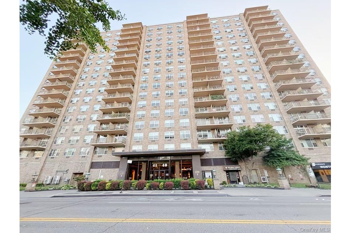 View of apartment building / complex