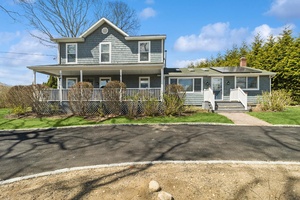 Updated Bridgehampton Retreat with Pool and Gourmet Kitchen Nestled in the heart of Bridgehampton, this beautifully updated and expanded home offers the perfect blend of modern comfort and classic Hamptons ...