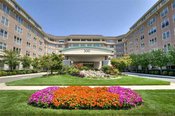 View of apartment building / complex