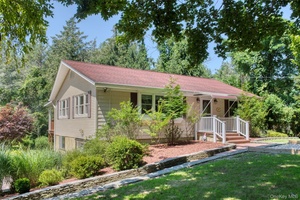 Charming and private home in Green Acres in Orient Point.