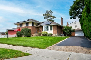 Beautiful brick split level located in Bethpage Hahn Estates, Island Trees schools, low taxes, 4 bedrooms, 3 full baths, wood floors, new Central AC, granite Eik, huge den Or 5th ...