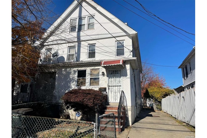 View of front facade with a fenced front yard, a gate, and entry steps