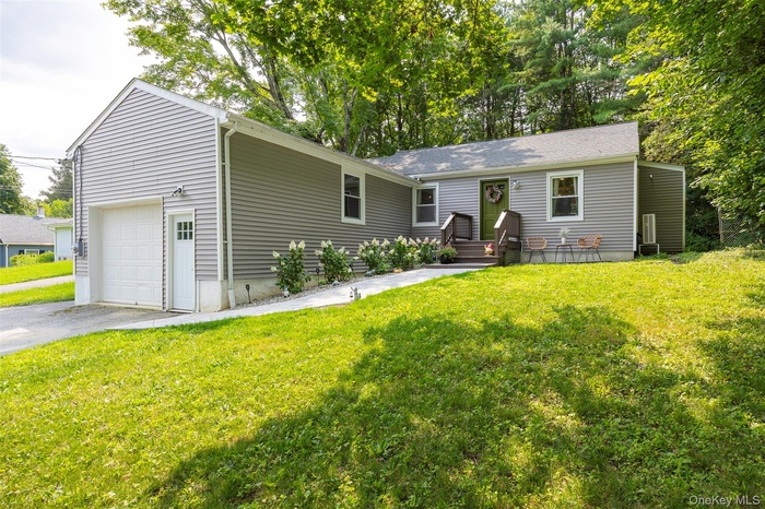 Ranch-style house featuring a front yard and driveway