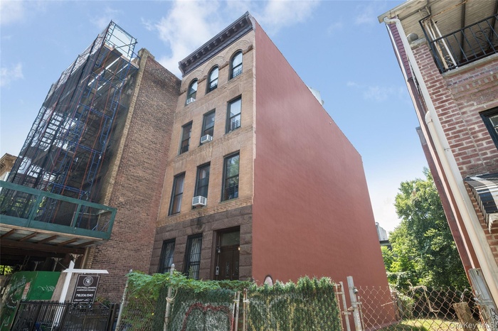 View of apartment building / complex featuring a fenced front yard