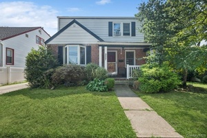 Spacious 4 bedroom Colonial on sought after Madison Ave !