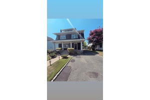 Charming Colonial Style Home in the Heart of Lynbrook Welcome to 127 Hempstead Avenue, a beautifully maintained Colonial style single family home built in 1924.