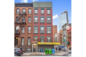 Just one minute subway ride from the up and coming white collar district of Lower East Side.