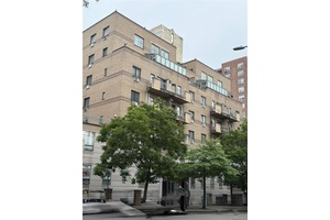 Location ! Location ! A 4 bedroom, 3 full bath, 2 floor apartment located in the heart of Flushing with Main Street right around the corner.