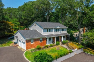 LARGE 4 BEDROOM 2. 5 BATH COLONIAL ON 1.