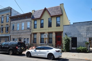 Charming 3 Family in Prime Ridgewood Location !
