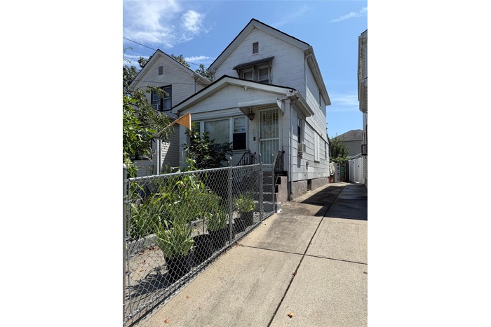 View of front of property featuring driveway