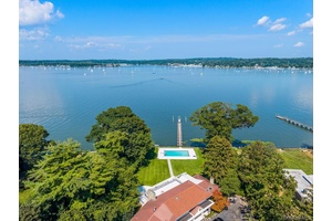 Welcome to an extraordinary opportunity to own a magnificent waterfront estate located in the heart of Kings Point, one of Long Island s most coveted communities.
