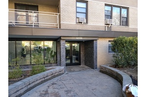 This 2 br 1ba condo unit is located in the highly sought after Wetherole Plaza Condominums.