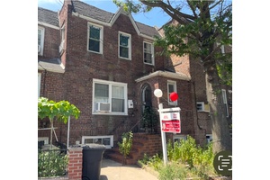 I am delighted to present to you this beautiful gut renovated one family home with open floor plan, wooden floors, stainless steel appliances, quartz counter top, new bathrooms new kitchen, ...