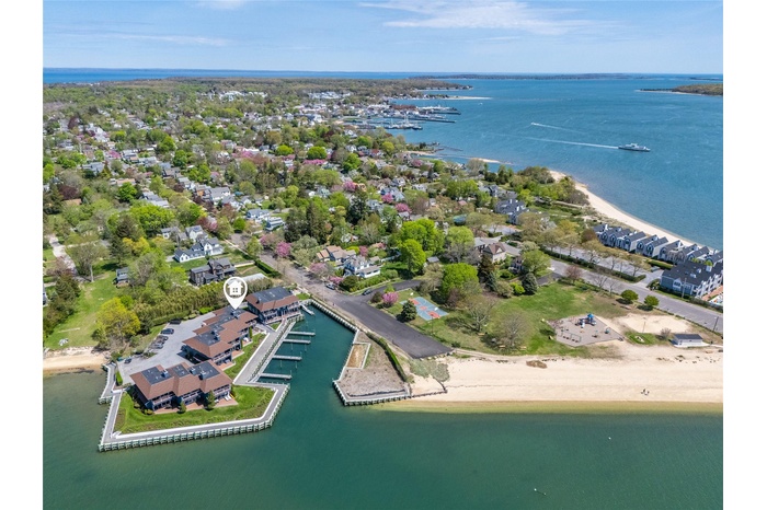 131 6th St, Unit G, Greenport