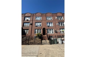 NY Space Finders proudly represents this exceptional 6 Unit Multifamily Investment Opportunity in the heart of Astoria, Queens.