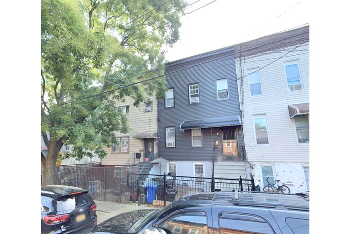 View of front of house with a fenced front yard