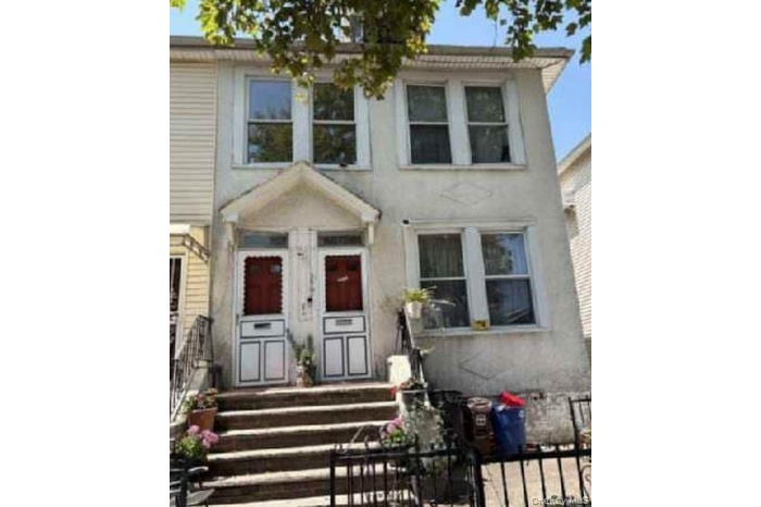 View of front facade featuring a fenced front yard, stucco siding, and entry steps