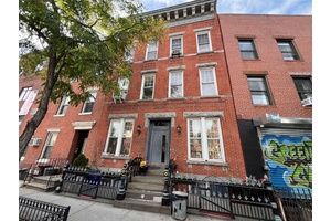 Greenpoint s Waterfront Treasure 53 Franklin Street Delivered Vacant Welcome to 53 Franklin Ave, one of Greenpoint s most beautiful properties now ready for your vision.