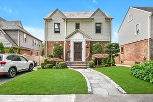 Charming Bayside Colonial Awaits Welcome to this well maintained home on a quiet tree lined street in desirable Bayside.
