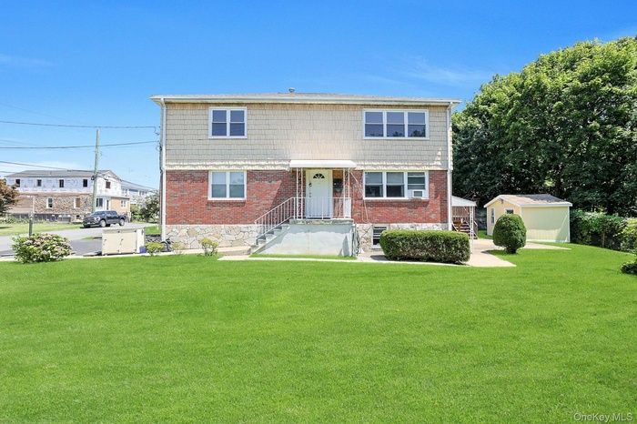 View of front of property.