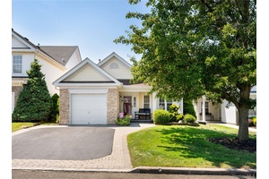 Enjoy Country Club Living at its Best !