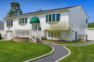 Spacious Hi Ranch in Prime Islip Location !