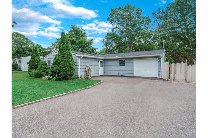 View of front of home featuring a garage and driveway