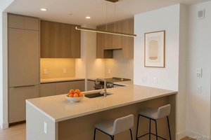 Skyline Tower 5211 Luxury High Floor 3BR with Manhattan Skyline Views Located in Queens tallest condominium, the iconic Skyline Tower rises 67 stories in the heart of Long Island City.