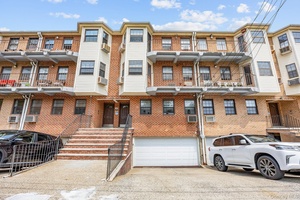 Beautiful and unique mother daughter style condo featuring a 2 bedroom, 2 bathroom unit on the top floor with an abundance of natural light and well designed layout.