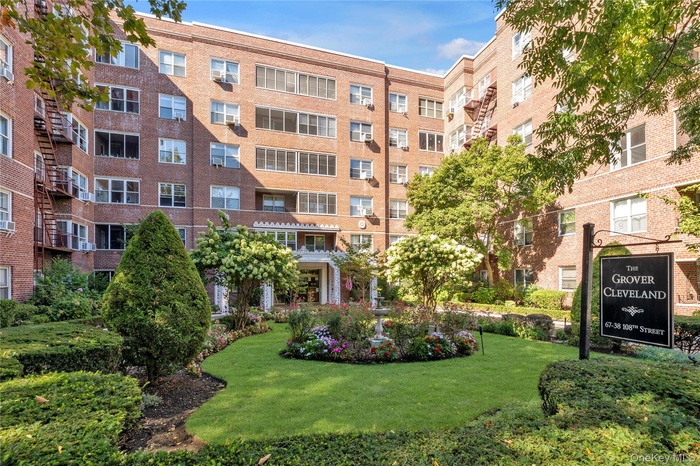 View of apartment building / complex