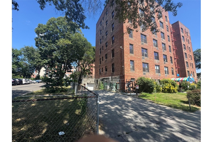 View of apartment building / complex