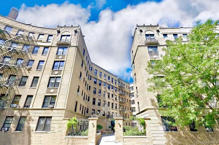 View of apartment building / complex