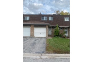 Excellent Location Warden Finch Spacious Bright 4 Bedrooms, Newly Renovate Townhouse, Finished Basement, Steps to TTC, Bridlewood Mall, Schools Sir John A MacDonald High School Parks, Highways.