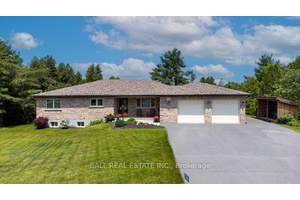 Spacious amp ; Private Custom Home Steps from Buckhorn Lake !