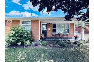 Welcome to this delightful 3 bedroom back split home nestled in the heart of Ferris.