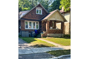 Attention Investors ! Licensed 6 bedroom rental.