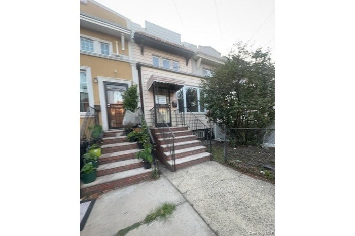 View of front of property featuring stucco siding