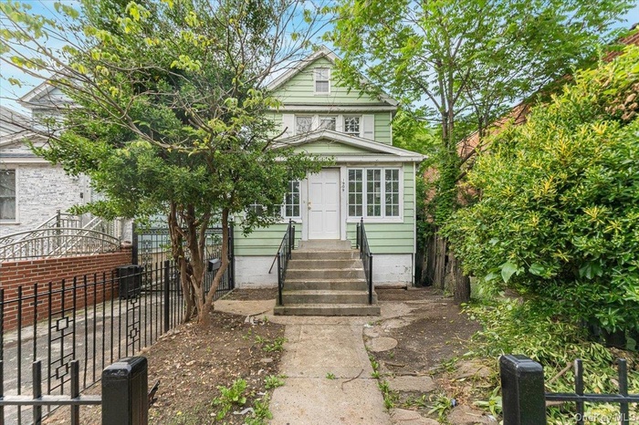 Traditional style home with entry steps