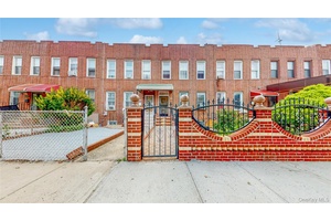 Charming single family brick home in East Flatbush featuring 3 spacious bedrooms, 2 full baths, a bright living room, formal dining room, and a large eat in kitchen.