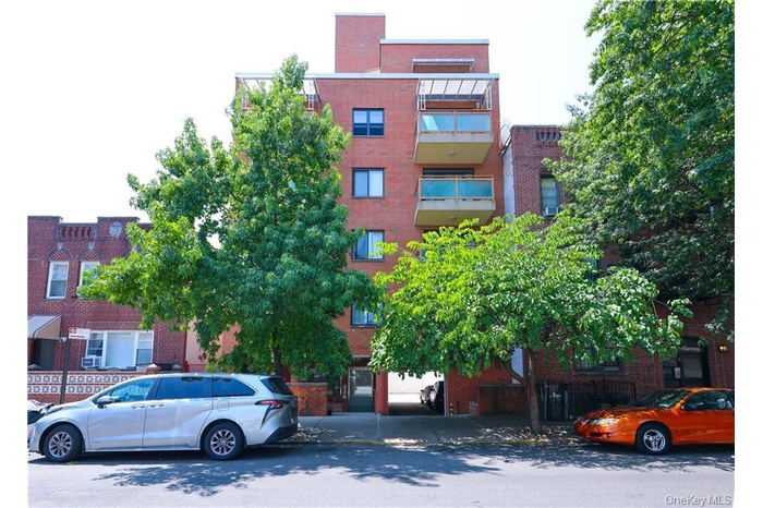 View of apartment building / complex