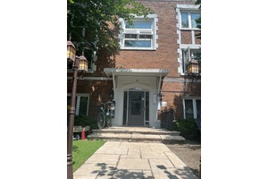 This charming and spacious 1 bedroom apartment located in a well maintained, character filled multiplexin the vibrant and convenient King West area.
