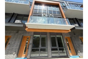 This beautiful 2 bedroom, 2 bathroom urban townhouse is available for lease in one of North Yorks most prestigious and well connected neighbourhoods.