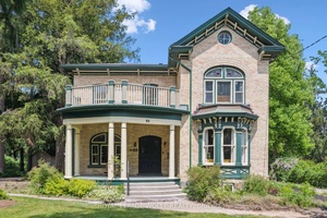 Welcome to 88 William Street West THE HILLIARD HOUSE !