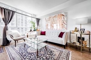 Live above it all at Discovery Condos by Concord, perfectly positioned in vibrant North York.