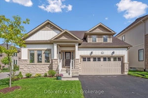 Welcome to this stunning Bungaloft in prestigious White Cedar Estates.