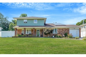 Welcome to 98 Fifty Acre Rd S a renovated, move in ready 4 bed, 3 bath colonial.