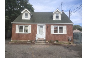 INVESTOR'S Opportunity This property offers strong investment potential and is priced to reflect needed renovations.
