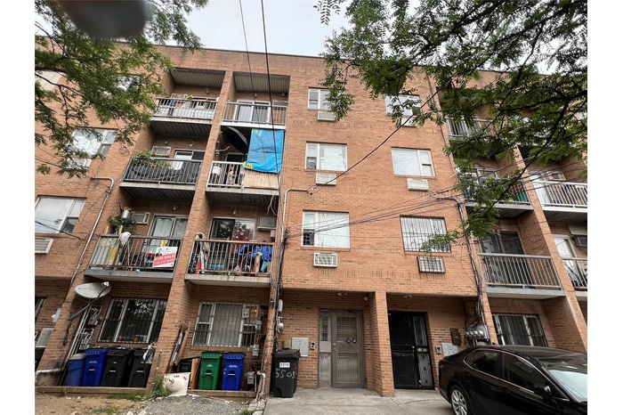 View of apartment building / complex