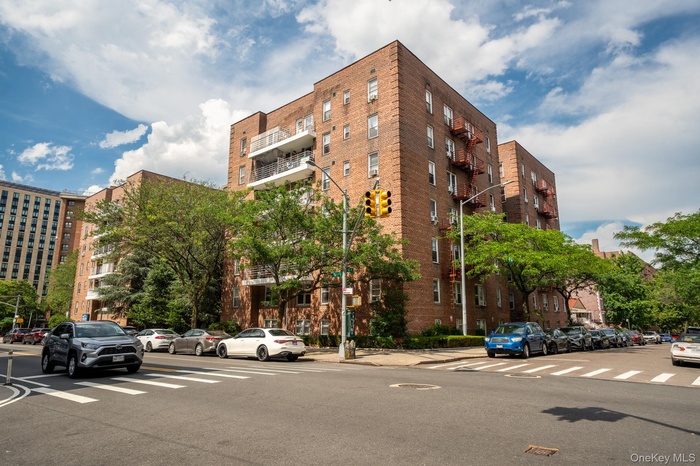 View of apartment building / complex